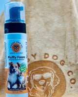 Natural waterless pet shampoo bottle with dog and cat illustration
